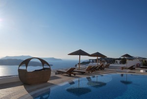 hoteles-lujo-santorini