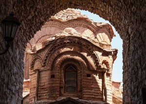 Iglesia del siglo XII en Agios Apostoli en la isla de Chios. Foto de Marmontel.